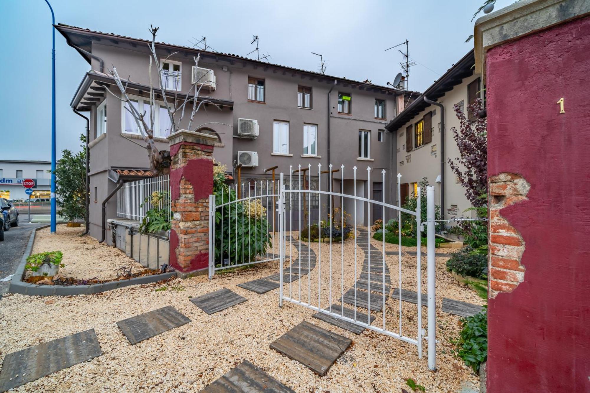Cascina Conicchio - Metro Station - By Host4U Apartment Brescia Exterior photo